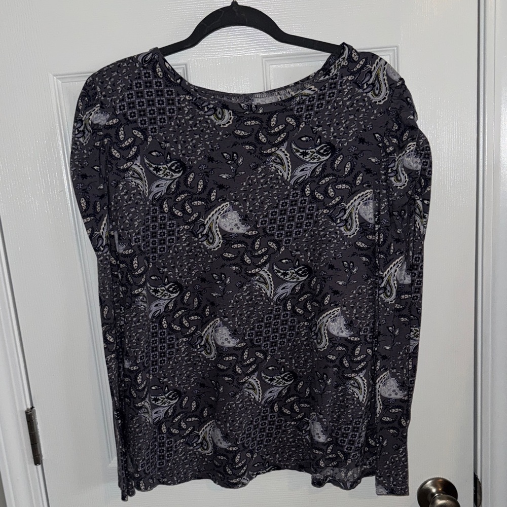 LOFT Gray and White Paisley Print Long Sleeve Top